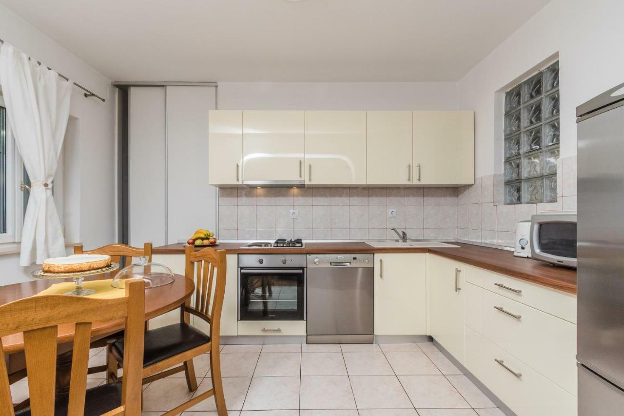 Apartment Matosic Crikvenica Exteriör bild